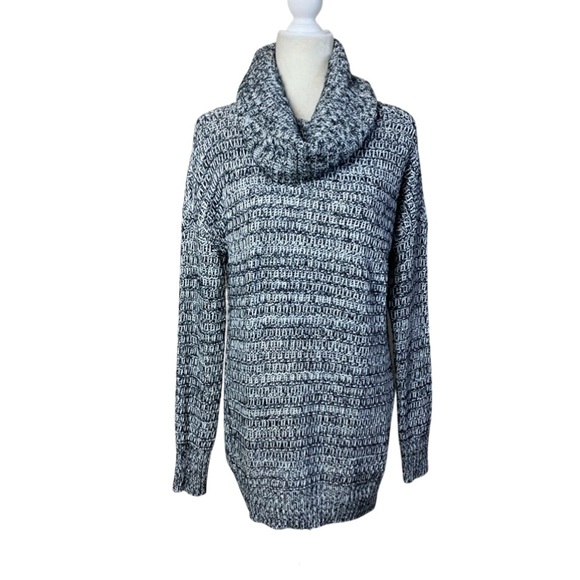 Volcom Black & White Chunky Knit Cowl Turtleneck Sweater Size Medium - Picture 1 of 10